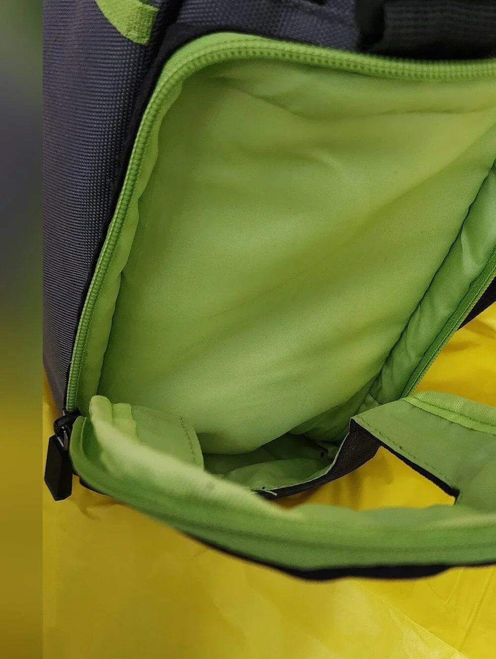 Eddie Bauer Duffle Bag Carrying Strap Insulated Bottle Holder Many Compartments.